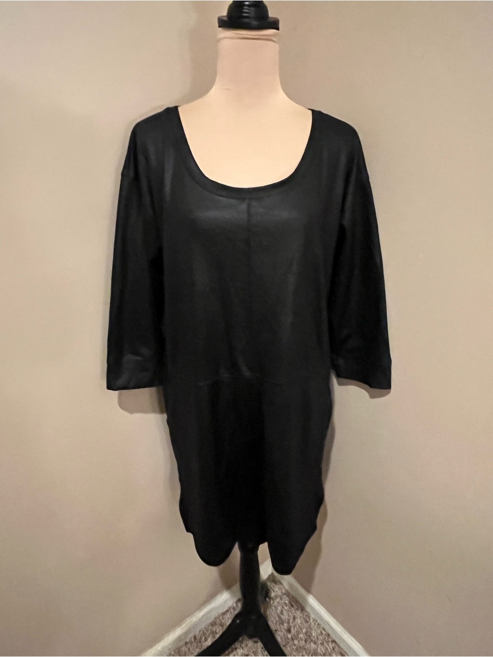 Gabrielle Union Faux Leather Black Long-Slv Scoop Neck Sheath Zip hem Sides,  L